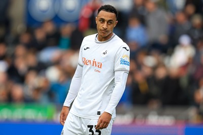 041025 - Swansea City v Leicester City - Sky Bet Championship - Adam Idah of Swansea City 