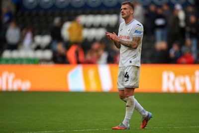 041025 - Swansea City v Leicester City - Sky Bet Championship - Josh Tymon of Swansea City claps fans after the game