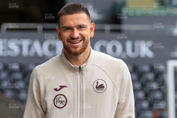 041025 - Swansea City v Leicester City - Sky Bet Championship - Žan Vipotnik of Swansea City