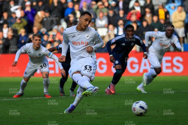 041025 - Swansea City v Leicester City - Sky Bet Championship - Adam Idah of Swansea City scores a goal