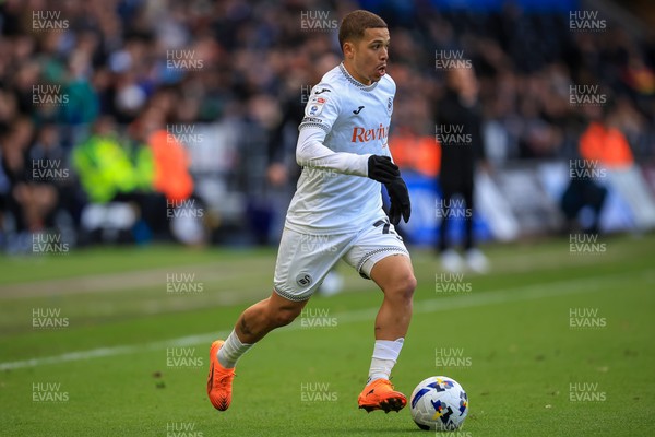 041025 - Swansea City v Leicester City - Sky Bet Championship - Manuel Benson of Swansea City