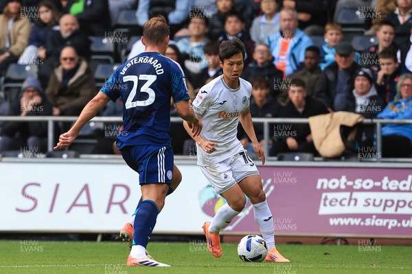 041025 - Swansea City v Leicester City - Sky Bet Championship - Eom Ji-Sung of Swansea City