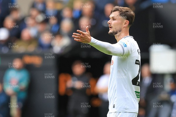 041025 - Swansea City v Leicester City - Sky Bet Championship - Liam Cullen of Swansea City