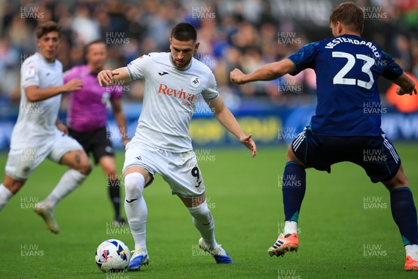 041025 - Swansea City v Leicester City - Sky Bet Championship - Žan Vipotnik of Swansea City