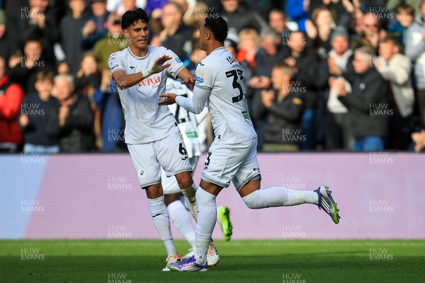 041025 - Swansea City v Leicester City - Sky Bet Championship - Adam Idah of Swansea City  celebrates after scoring