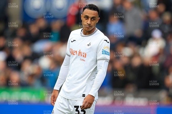 041025 - Swansea City v Leicester City - Sky Bet Championship - Adam Idah of Swansea City 
