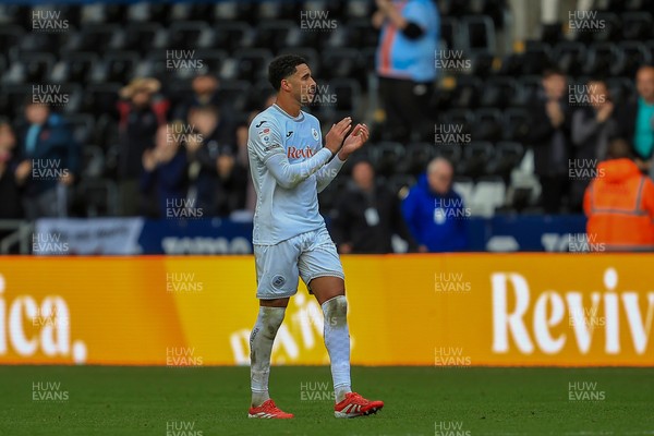 041025 - Swansea City v Leicester City - Sky Bet Championship - Ben Cabango of Swansea City claps fans after the game