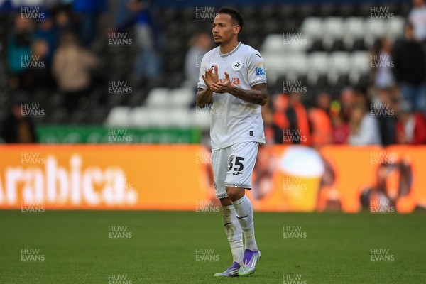 041025 - Swansea City v Leicester City - Sky Bet Championship - Ronald of Swansea City claps fans after the game
