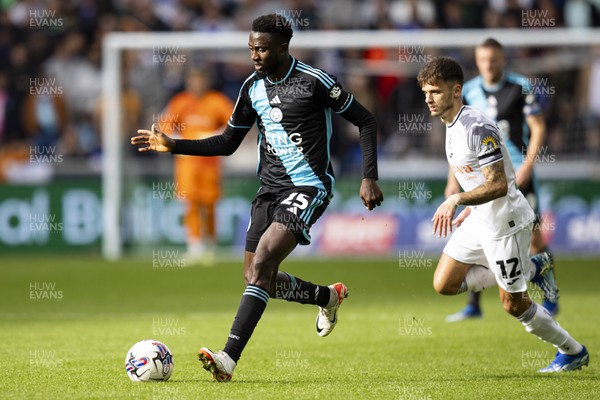 211023 - Swansea City v Leicester City - Sky Bet Championship - Wilfred Ndidi of Leicester City in action against Jamie Paterson of Swansea City