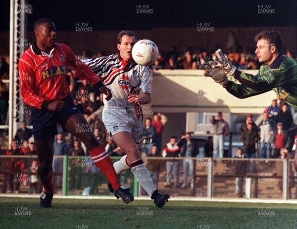 201193 - Swansea City v Leyton Orient - Jason Bowen of Swansea can't beat keeper Paul Newell and Kevin Austin of Orient