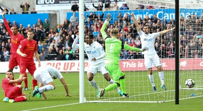 011016 - Swansea City v Liverpool, Premier League - Leroy Fer of Swansea City, centre, beats Liverpool goalkeeper Loris Karius to score goal