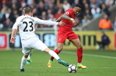 011016 - Swansea City v Liverpool, Premier League - Nathaniel Clyne of Liverpool takes on Gylfi Sigurdsson of Swansea City