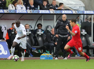 011016 - Swansea City v Liverpool, Premier League - Swansea City manager Francesco Guidolin issues instructions as Modou Barrow of Swansea City takes on Philippe Coutinho of Liverpool