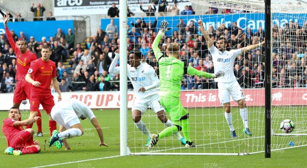 011016 - Swansea City v Liverpool, Premier League - Leroy Fer of Swansea City, centre, beats Liverpool goalkeeper Loris Karius to score goal