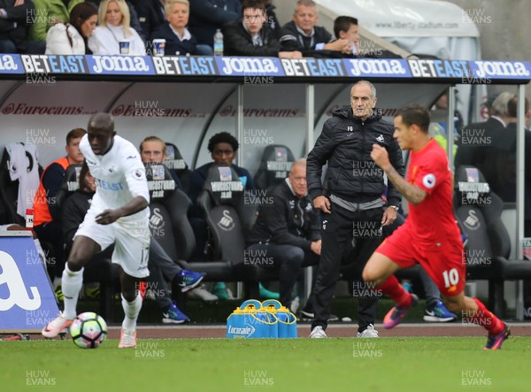 011016 - Swansea City v Liverpool, Premier League - Swansea City manager Francesco Guidolin issues instructions as Modou Barrow of Swansea City takes on Philippe Coutinho of Liverpool