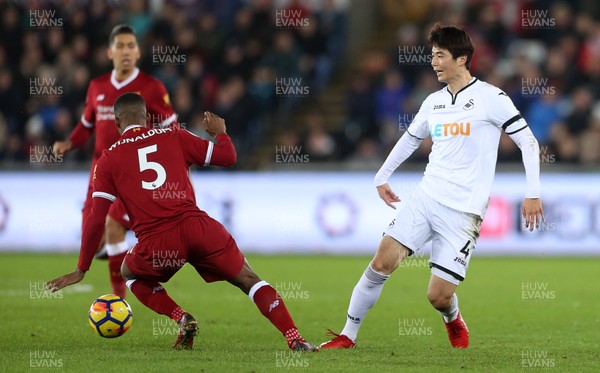 220118 - Swansea City v Liverpool - Premier League - Ki Sung-Yueng of Swansea City passes past Georginio Wijnaldum of Liverpool