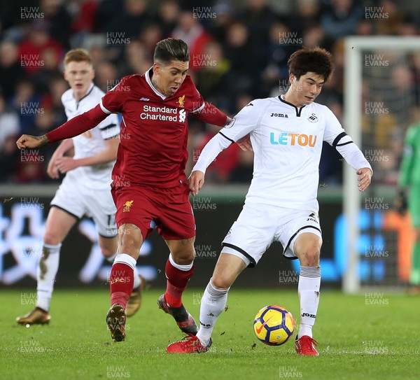 220118 - Swansea City v Liverpool - Premier League - Ki Sung-Yueng of Swansea City is challenged by Roberto Firmino of Liverpool