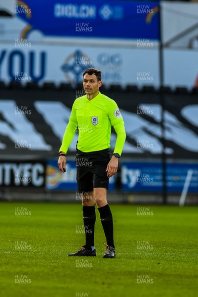 051220 - Swansea City v Luton Town - Sky Bet Championship - Referee Leigh Doughty