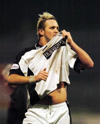 3-02-04 Swansea City v Macclesfield Town Swansea's goalscorer Lee Trundle celebrates as the swans go through to the 4th round of the FA Cup  