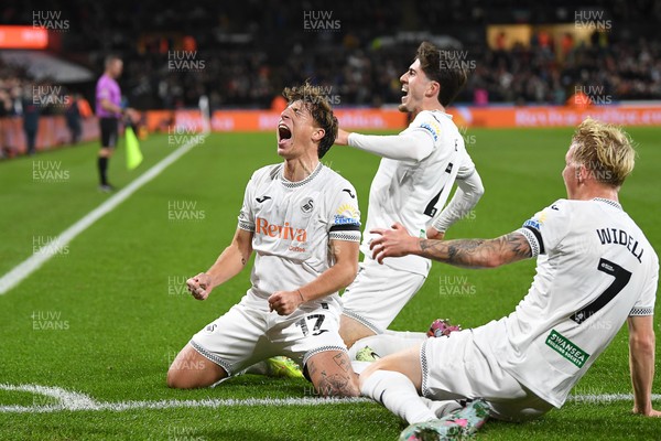 291025 - Swansea City v Manchester City - Carabao Cup Round 4 - Goncalo Franco of Swansea City celebrates scoring a goal with team mates