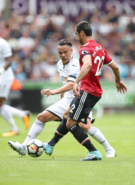 190817 - Swansea City v Manchester United, Premier League - Roque Mesa of Swansea City closes in on Henrikh Mkhitaryan of Manchester United