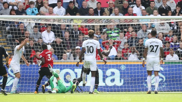 190817 - Swansea City v Manchester United, Premier League - Eric Bailly of Manchester United fires the ball home to score goal