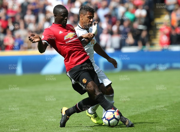 190817 - Swansea City v Manchester United, Premier League - Eric Bailly of Manchester United holds off Wayne Routledge of Swansea City
