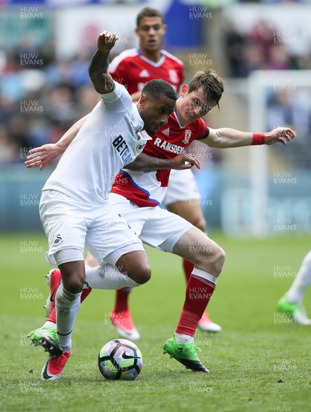 020417 - Swansea City v Middlesbrough, Premier League - Leroy Fer of Swansea City and Marten de Roon of Middlesbrough compete for the ball