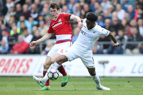 020417 - Swansea City v Middlesbrough, Premier League - Leroy Fer of Swansea City and Marten de Roon of Middlesbrough tangle as they compete for the ball