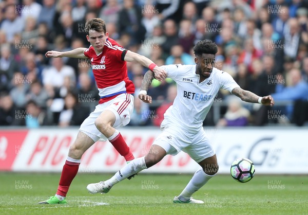 020417 - Swansea City v Middlesbrough, Premier League - Leroy Fer of Swansea City and Marten de Roon of Middlesbrough tangle as they compete for the ball