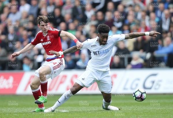 020417 - Swansea City v Middlesbrough, Premier League - Leroy Fer of Swansea City and Marten de Roon of Middlesbrough tangle as they compete for the ball