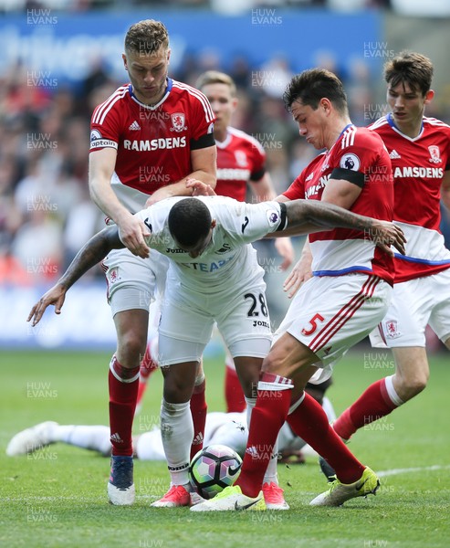 020417 - Swansea City v Middlesbrough, Premier League - Luciano Narsingh of Swansea City is challenged by Ben Gibson of Middlesbrough and Bernardo Espinosa of Middlesbrough