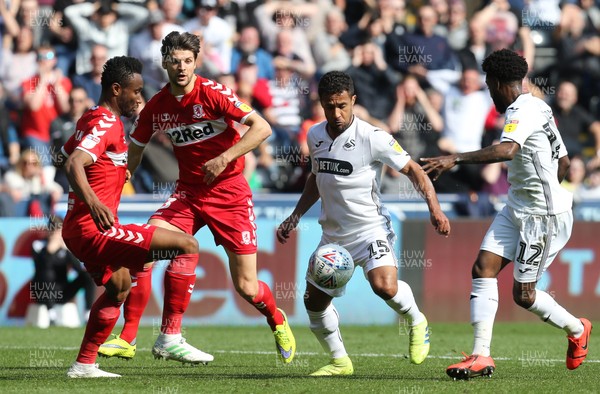 060419 - Swansea City v Middlesbrough, Premier League - Wayne Routledge of Swansea City looks to line up a shot at goal