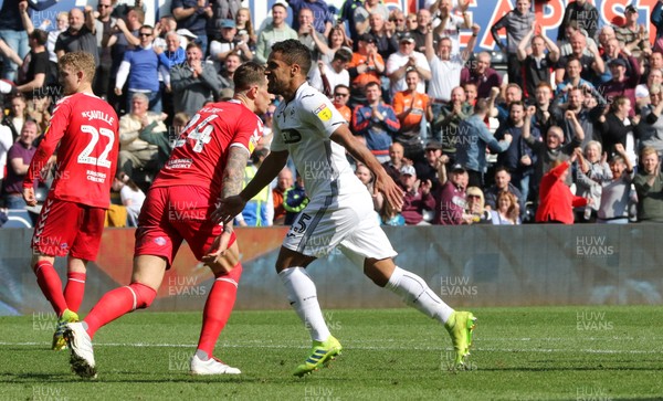 060419 - Swansea City v Middlesbrough, Premier League - Wayne Routledge of Swansea City wheels away to celebrate after scoring the second goal