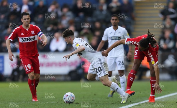 060419 - Swansea City v Middlesbrough, Premier League - Daniel James of Swansea City takes on Ryan Shotton of Middlesbrough