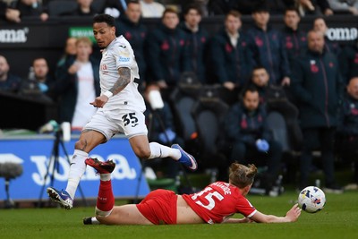 060426 - Swansea City v Middlesbrough - Sky Bet Championship - Ronald of Swansea City is challenged by  Finley Munroe of Middlesbrough