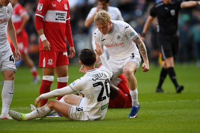 060426 - Swansea City v Middlesbrough - Sky Bet Championship - Melker Widell of Swansea City celebrates with Liam Cullen after earning his side a penalty