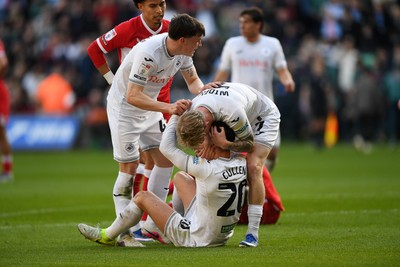 060426 - Swansea City v Middlesbrough - Sky Bet Championship - Melker Widell of Swansea City celebrates with Liam Cullen after earning his side a penalty