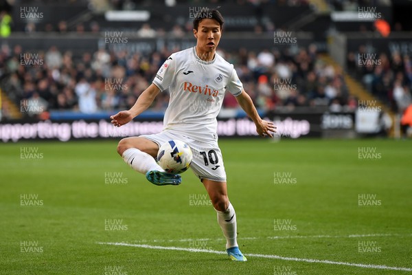 060426 - Swansea City v Middlesbrough - Sky Bet Championship - Eom Ji-Sung of Swansea City