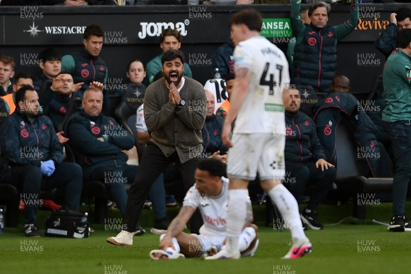 060426 - Swansea City v Middlesbrough - Sky Bet Championship - Vitor Matos, Swansea Head Coach reacts