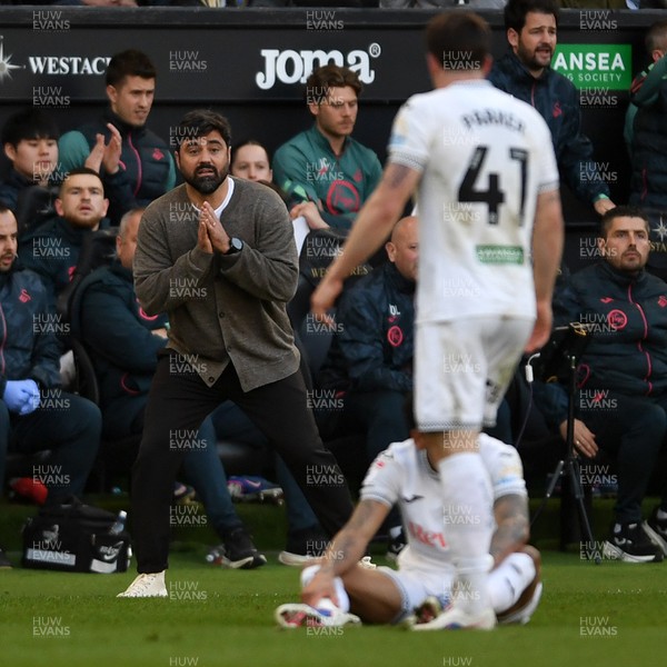060426 - Swansea City v Middlesbrough - Sky Bet Championship - Vitor Matos, Swansea Head Coach reacts