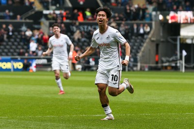 080325 - Swansea City v Middlesbrough - Sky Bet Championship - Ji-Sung Eom of Swansea City celebrates after scoring a goal