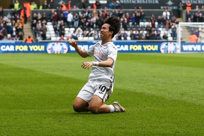 080325 - Swansea City v Middlesbrough - Sky Bet Championship - Ji-Sung Eom of Swansea City celebrates after scoring a goal