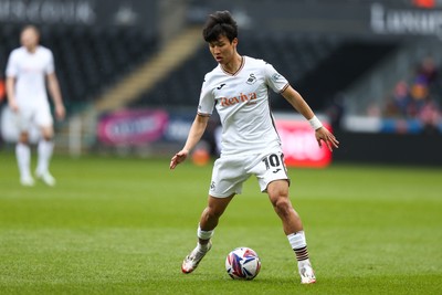 080325 - Swansea City v Middlesbrough - Sky Bet Championship - Ji-Sung Eom of Swansea City