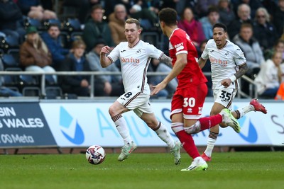 080325 - Swansea City v Middlesbrough - Sky Bet Championship - Lewis O'Brien of Swansea City takes on Neto Borges of Middlesborough