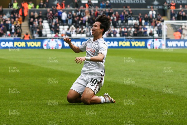 080325 - Swansea City v Middlesbrough - Sky Bet Championship - Ji-Sung Eom of Swansea City celebrates after scoring a goal