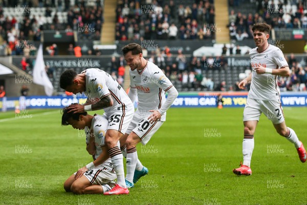 080325 - Swansea City v Middlesbrough - Sky Bet Championship - Ji-Sung Eom of Swansea City celebrates with team mates after scoring a goal