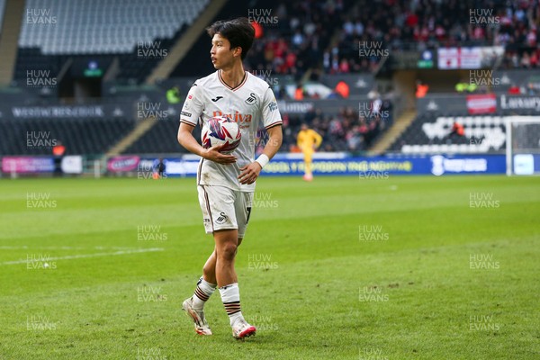 080325 - Swansea City v Middlesbrough - Sky Bet Championship - Ji-Sung Eom of Swansea City