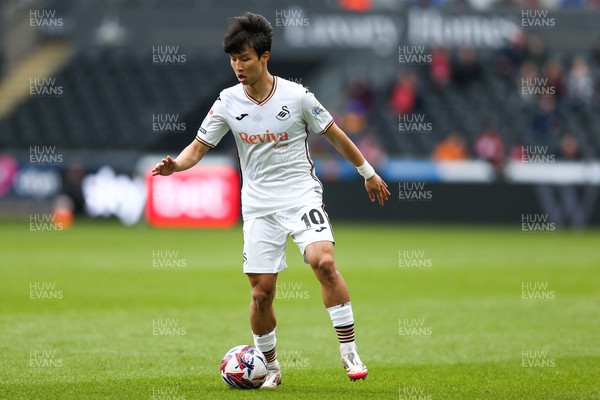 080325 - Swansea City v Middlesbrough - Sky Bet Championship - Ji-Sung Eom of Swansea City