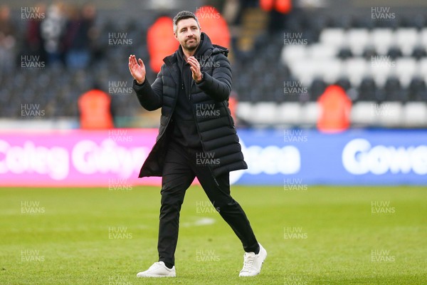 080325 - Swansea City v Middlesbrough - Sky Bet Championship - Swansea City interim manager Alan Sheehan applauds the fans at the end of the game